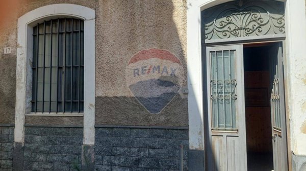 casa indipendente in vendita a Paternò in zona Centro Storico