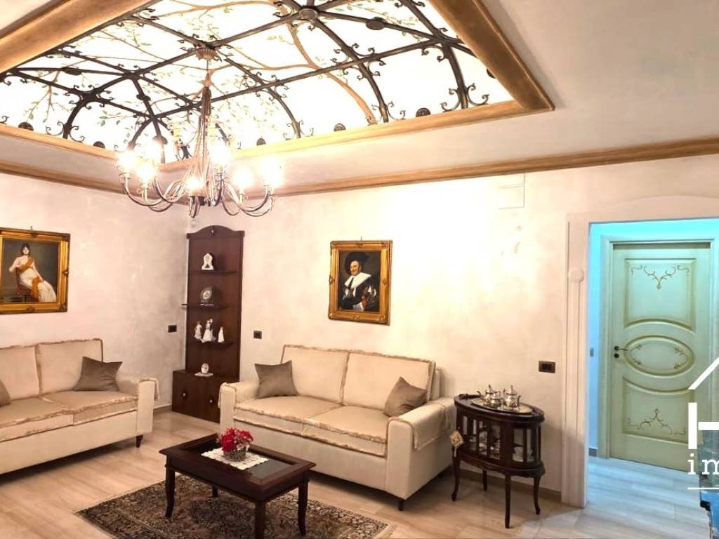 appartamento in vendita a Paternò in zona Centro Storico