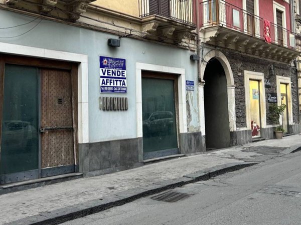 negozio in vendita a Paternò in zona Centro Storico