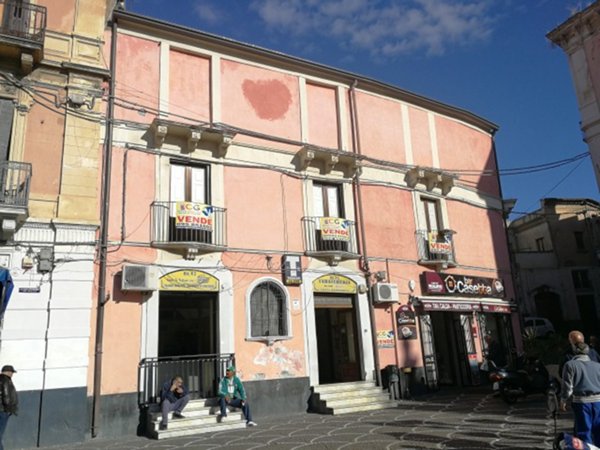 locale commerciale in vendita a Paternò in zona Centro Storico