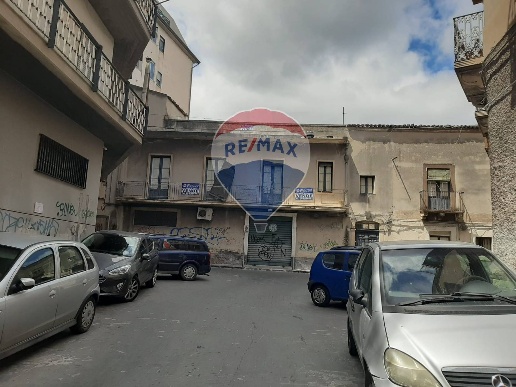 appartamento in vendita a Paternò in zona Centro Storico