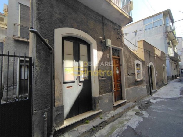 casa indipendente in vendita a Paternò in zona Centro Storico
