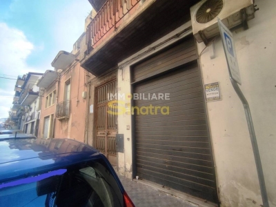 negozio in vendita a Paternò in zona Centro Storico