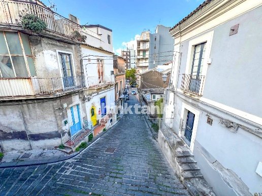appartamento in vendita a Paternò in zona Centro Storico