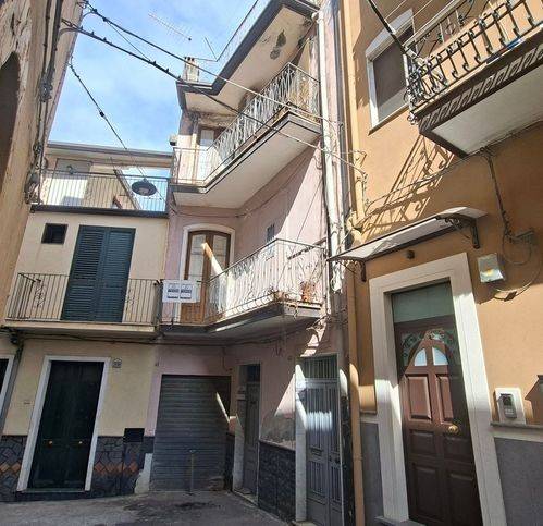 casa indipendente in vendita a Paternò in zona Centro Storico