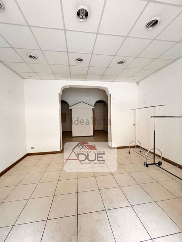 locale commerciale in vendita a Paternò in zona Centro Storico