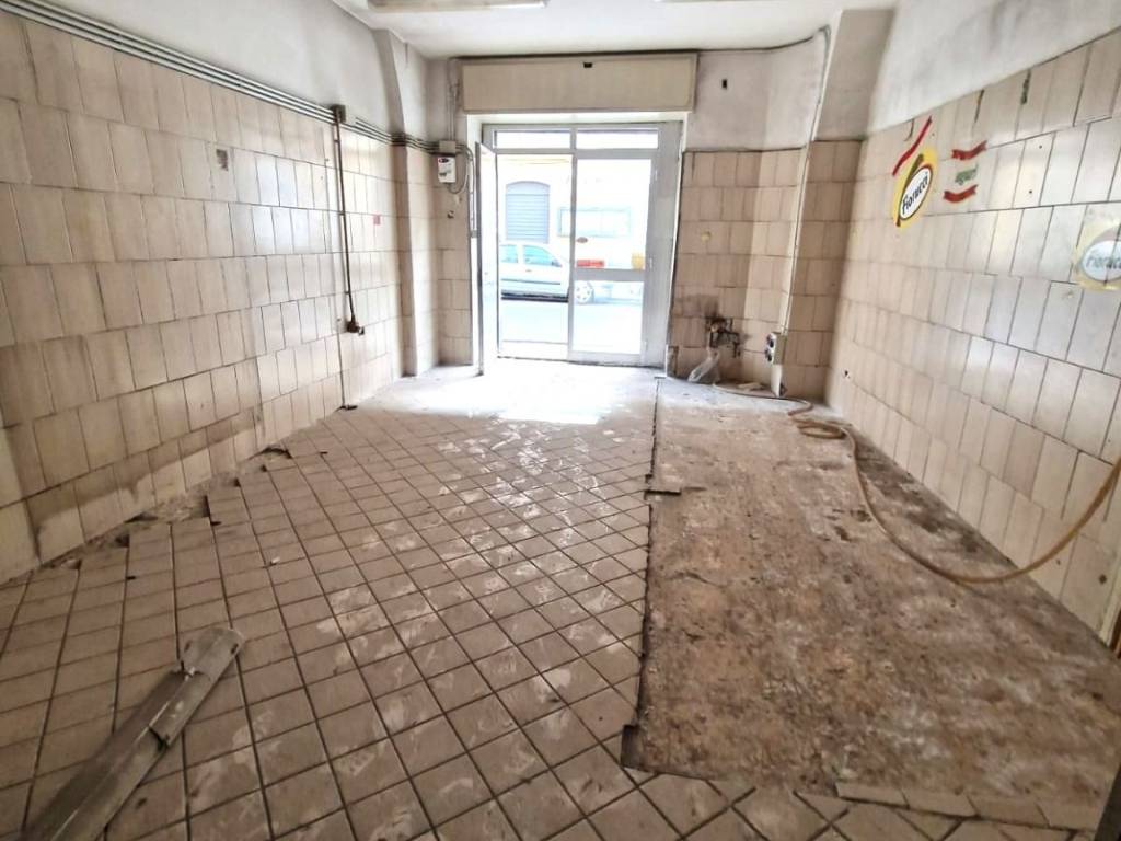 negozio in vendita a Paternò in zona Centro Storico
