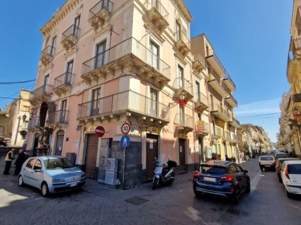 appartamento in vendita a Paternò in zona Centro Storico