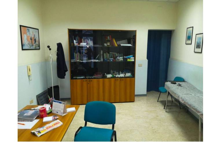 locale commerciale in vendita a Paternò