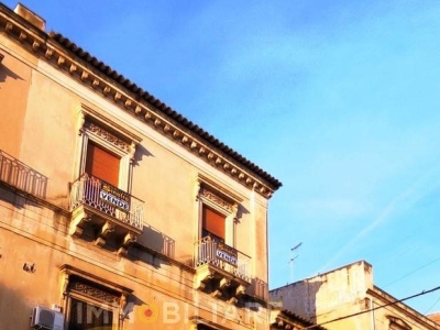 appartamento in vendita a Paternò in zona Centro Storico