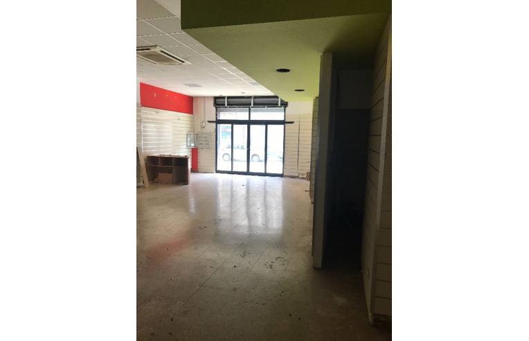 negozio in vendita a Paternò