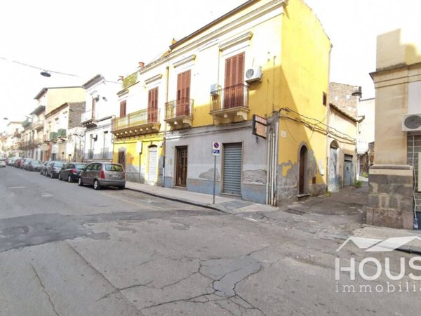 casa indipendente in vendita a Paternò in zona Centro Storico