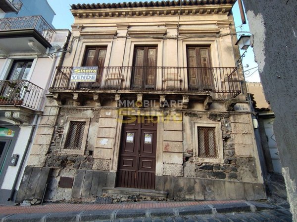 casa indipendente in vendita a Paternò in zona Centro Storico