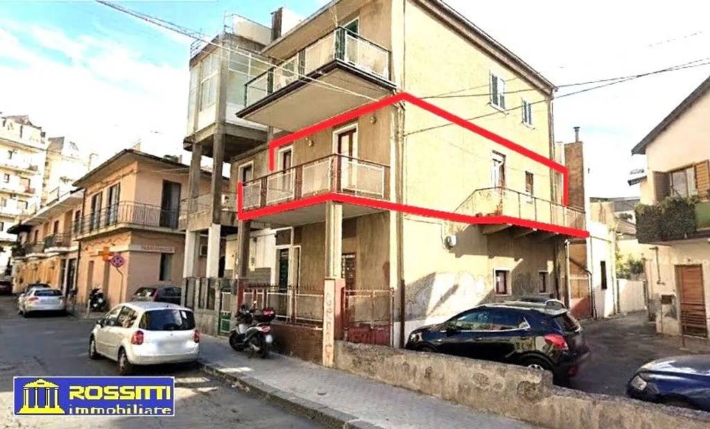 appartamento in vendita a Paternò in zona Centro Storico