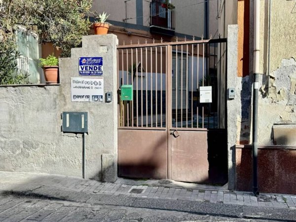 appartamento in vendita a Paternò in zona Centro Storico
