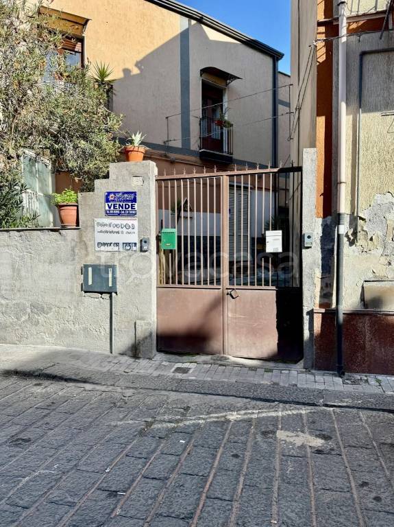 appartamento in vendita a Paternò in zona Centro Storico