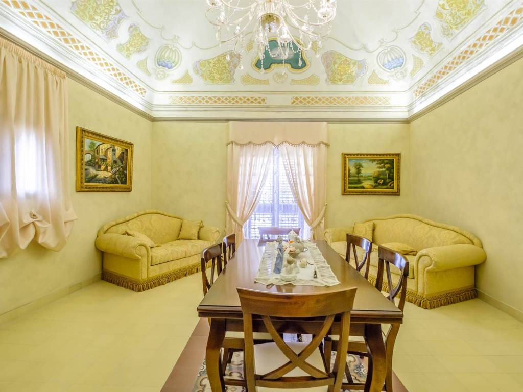 casa indipendente in vendita a Paternò in zona Centro Storico