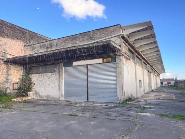 locale commerciale in vendita a Paternò