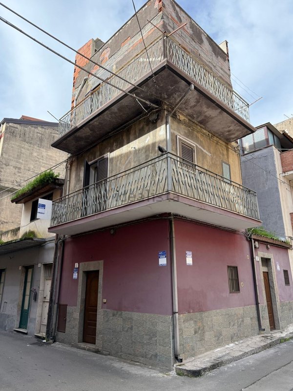 casa indipendente in vendita a Paternò in zona Centro Storico