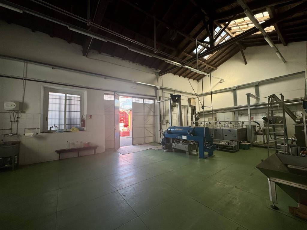 locale commerciale in vendita a Paternò