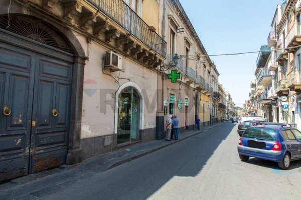 negozio in vendita a Paternò in zona Centro Storico