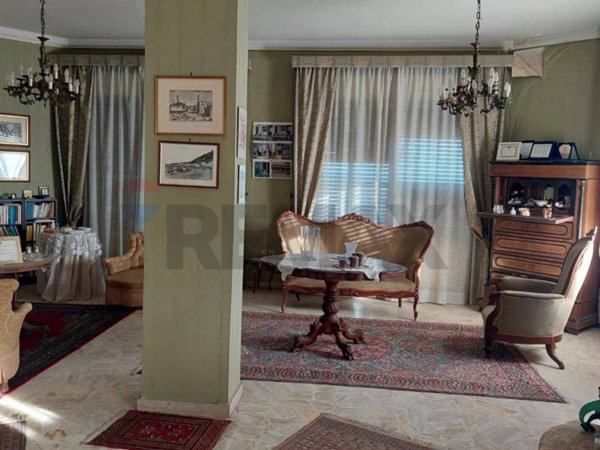 appartamento in vendita a Paternò in zona Centro Storico