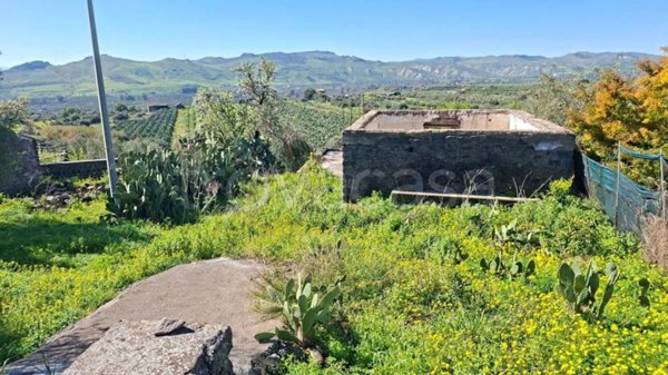 casa semindipendente in vendita a Paternò in zona Sferro