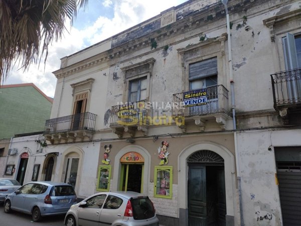 appartamento in vendita a Paternò in zona Centro Storico