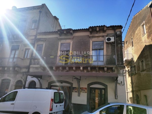 casa indipendente in vendita a Paternò in zona Centro Storico