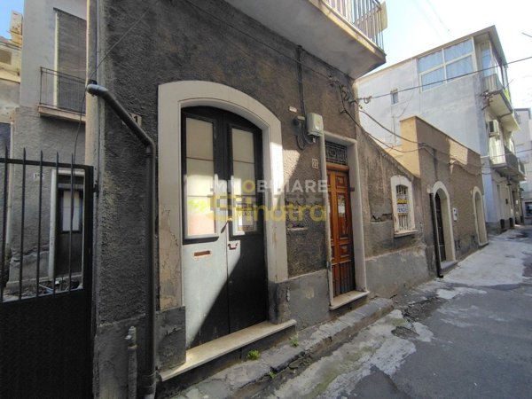 casa indipendente in vendita a Paternò in zona Centro Storico