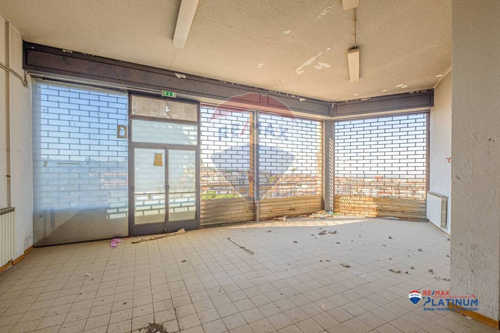 negozio in vendita a Paternò in zona Centro Storico