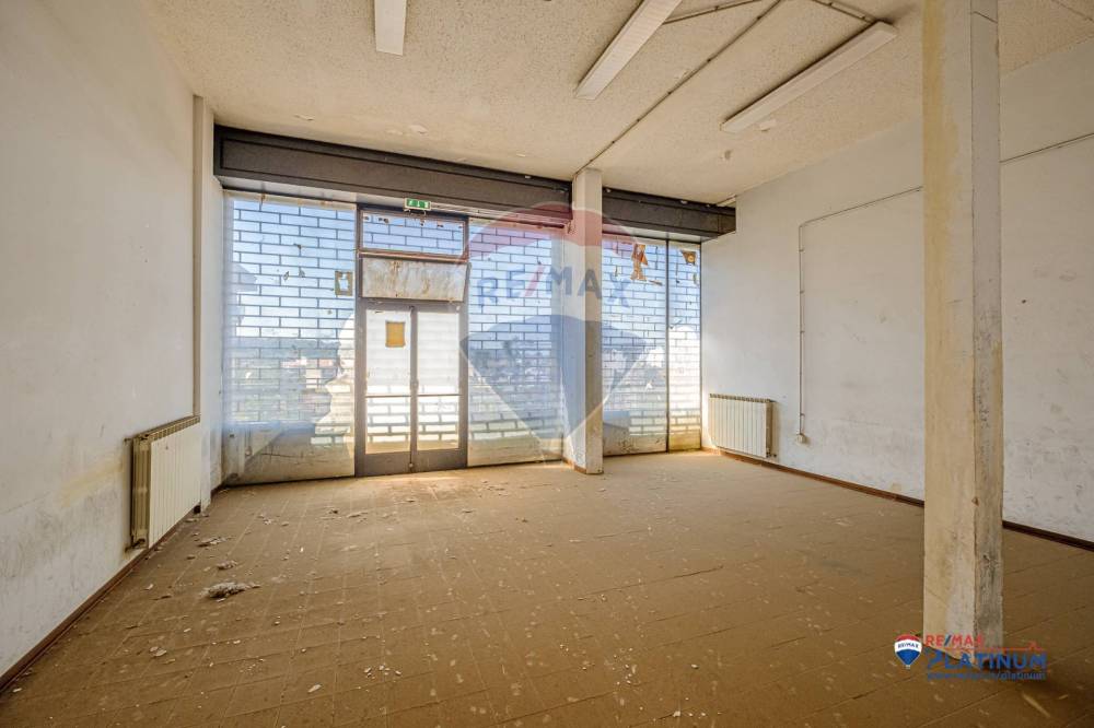 locale commerciale in vendita a Paternò in zona Centro Storico