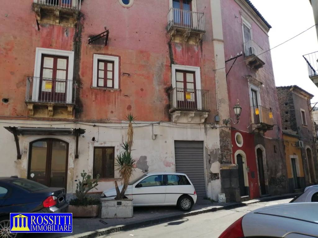 appartamento in vendita a Paternò in zona Centro Storico
