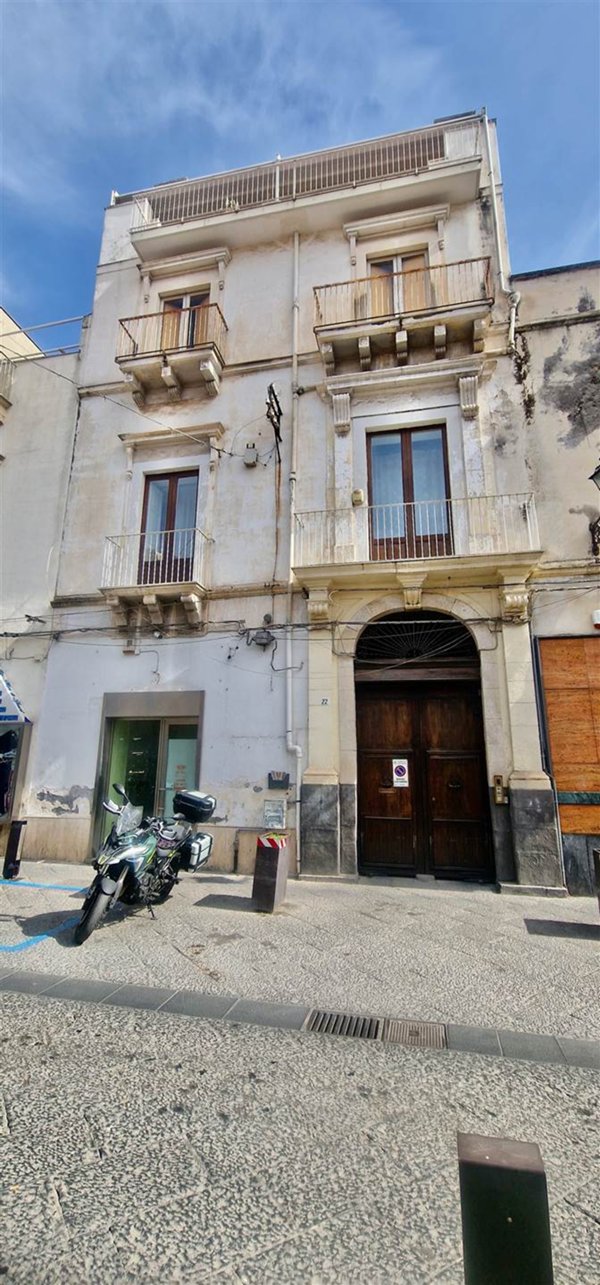 appartamento in vendita a Paternò in zona Centro Storico