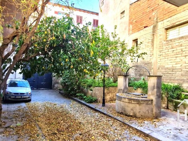 casa semindipendente in vendita a Paternò in zona Centro Storico