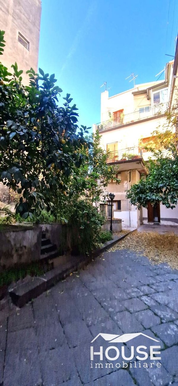 casa semindipendente in vendita a Paternò in zona Centro Storico
