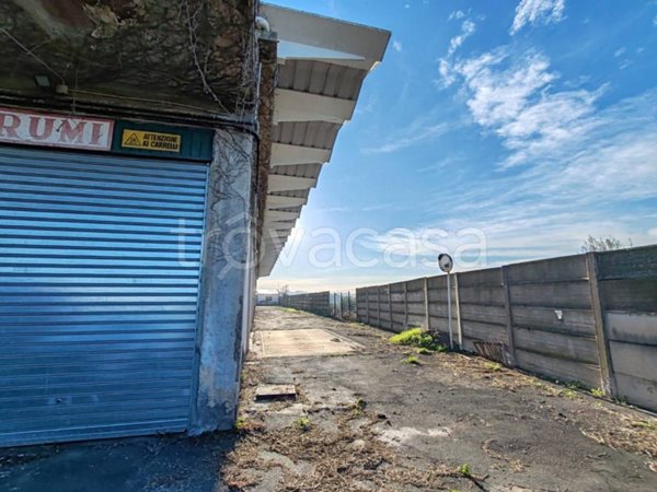 locale commerciale in vendita a Paternò