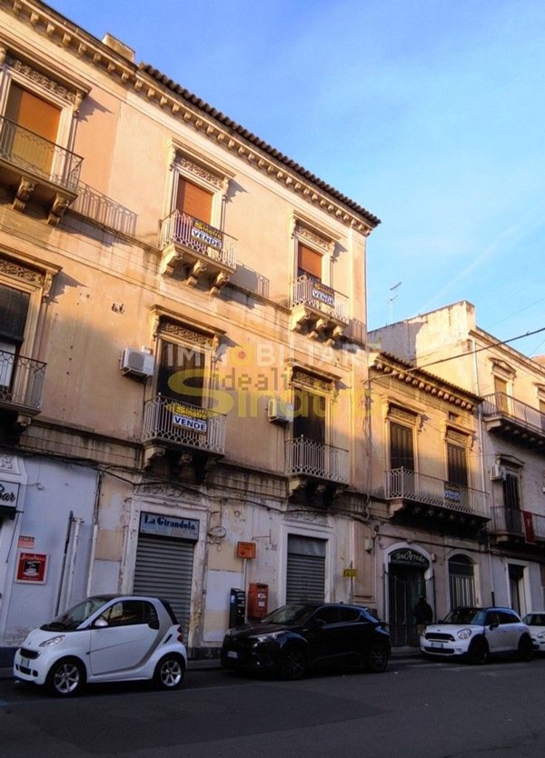 appartamento in vendita a Paternò in zona Centro Storico