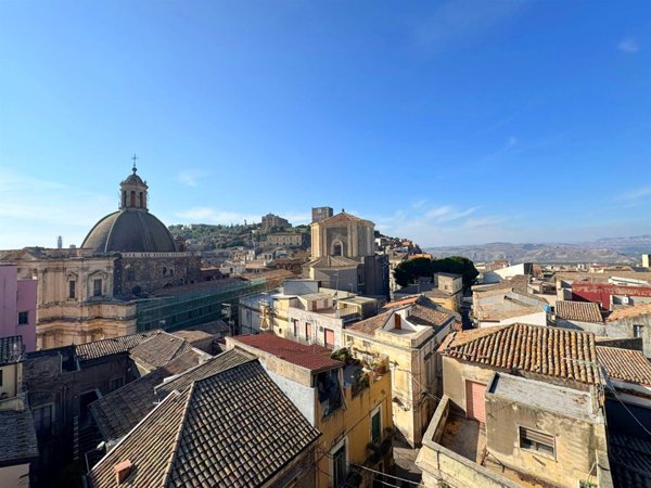 appartamento in vendita a Paternò in zona Centro Storico