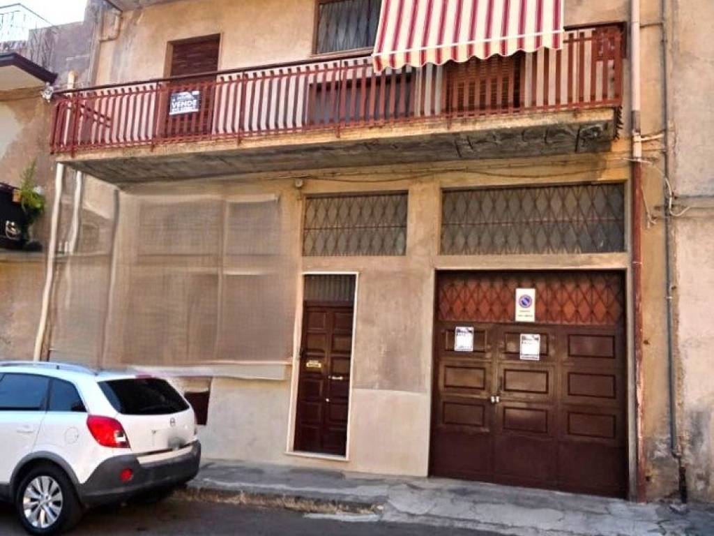 appartamento in vendita a Paternò in zona Centro Storico