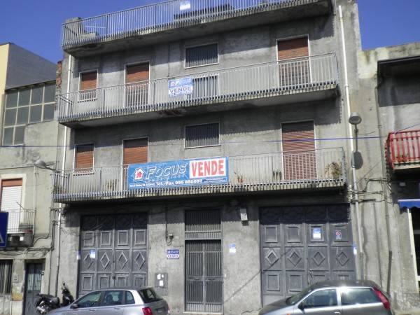 intera palazzina in vendita a Paternò