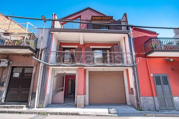 appartamento in vendita a Paternò in zona Centro Storico