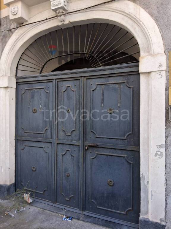 locale commerciale in vendita a Paternò