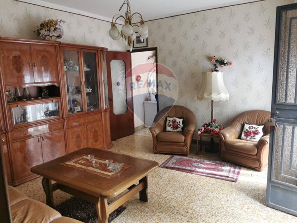 appartamento in vendita a Paternò in zona Centro Storico