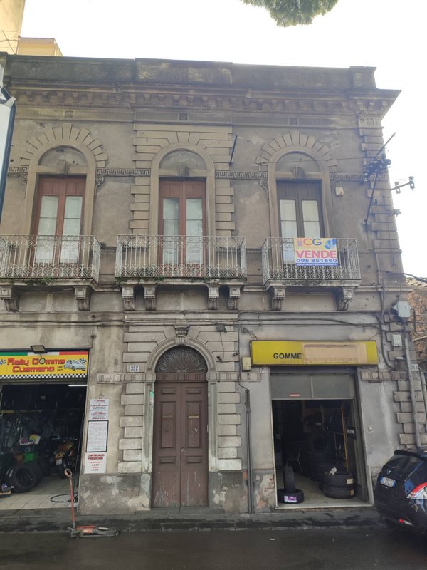 appartamento in vendita a Paternò in zona Centro Storico