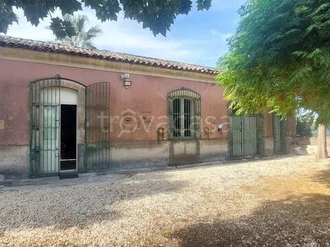 casa indipendente in vendita a Paternò in zona Sferro