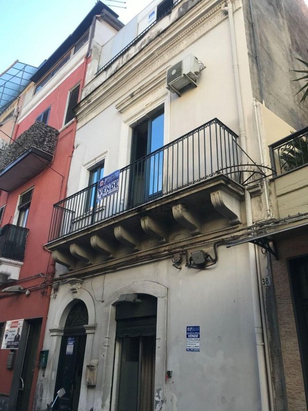 appartamento in vendita a Paternò in zona Centro Storico