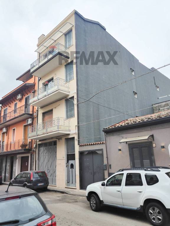 appartamento in vendita a Paternò in zona Centro Storico