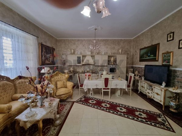 casa indipendente in vendita a Paternò in zona Sferro