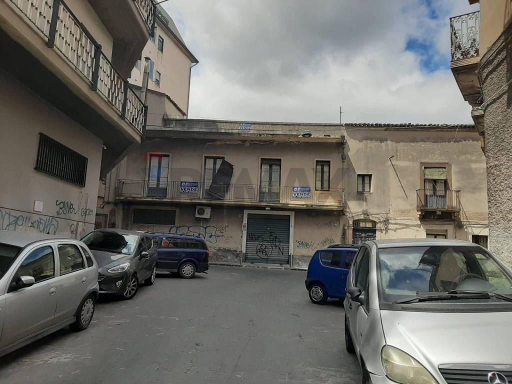 appartamento in vendita a Paternò in zona Centro Storico